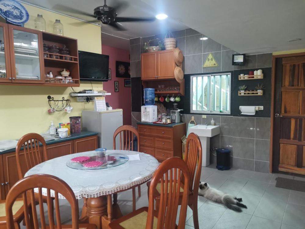 Ferienwohnung Jazepuri - Jaze 1 Kuching Exterior foto